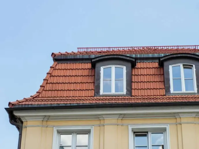 Mansarddach auf Stadtvilla Imst