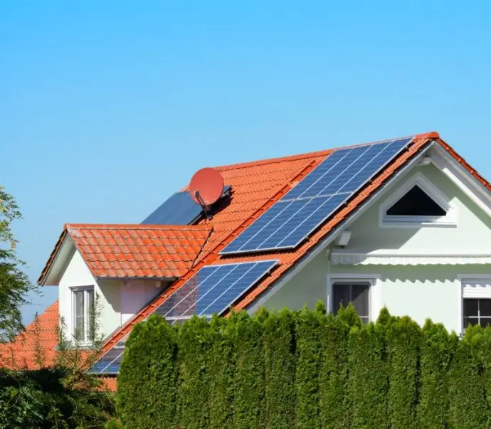 Photovoltaikanlage auf Einfamilienhaus Satteldach Bezirk Imst Photovoltaikanlage auf Einfamilienhaus Satteldach Bezirk Imst
